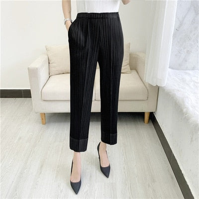 Women's pants  Urban casual style  Trendy bottoms  Split pants  Solid color pants  Slim fit trousers  pleated trousers  Large size pants  Fashion trousers  Cropped trousers
